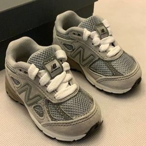 New Balance Gray Sneaker Kids/Infants Size 2 Med with box